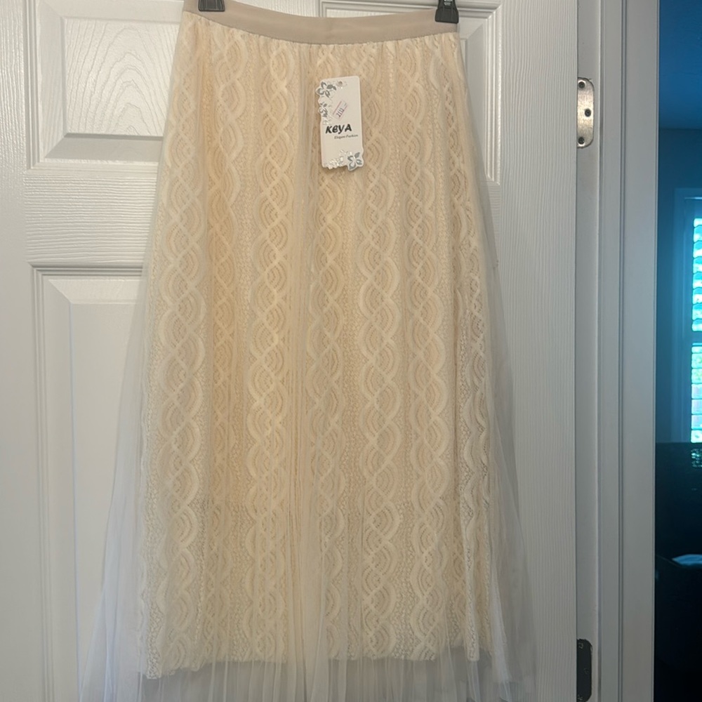 High Waisted pleated skirt